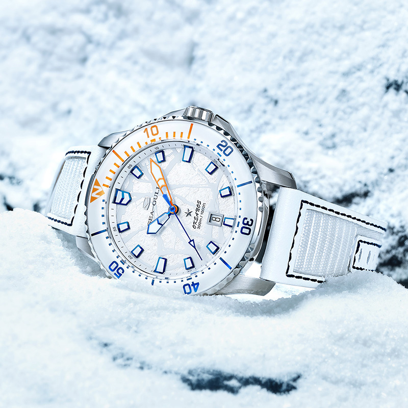 النورس 300 متر مقاوم للماء الم - مراجعة Titanium Automatic Watch 300M Sapphire وسعره